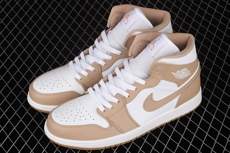 All categories Air Jordan Jordan series basketball shoes Air Jordan 1 Mid G version pure original Air Jordan 1 Mid AJ1 Joe 1 mid-top cultural basketball shoes 554724-271
